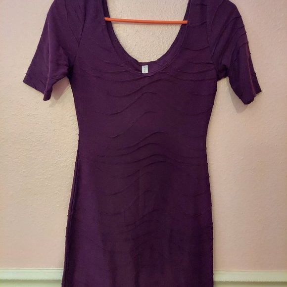 Xhilaration Wave Texture Pattern Bodycon Dress - ASO Lydia Martin - Picture 5 of 7